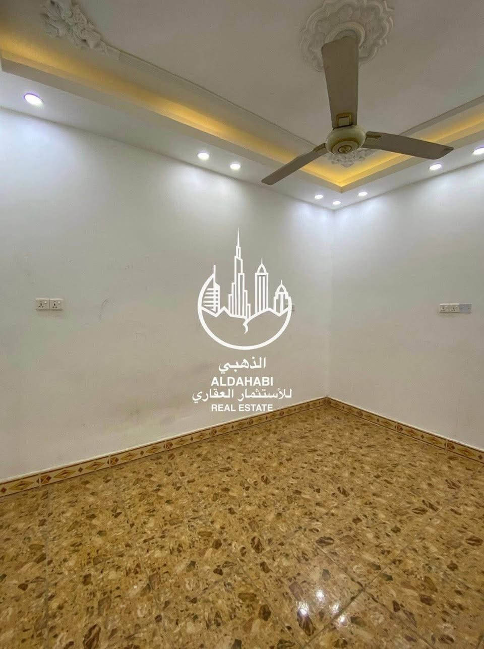 بيت طابقين للايجار في الطويسه موقع ممتاز جداً يلائم السكن العائلي

مواصفات البيت يحتوي ثلاث غرف منام ، صاله ، استقبال ، مطبخ ، صحيات ، كراج 

سعر الايجار مليون وربع 
.
للمعلومات اكثر الاتصال على الارقام
*********** 
***********
او زيارة موقعنا 
البصره _ شارع عام حي الزهراء _ قرب مستشفى النفط 
الذهبي للاستثمار العقاري
مجاز قانونياً البصرة, العراق
