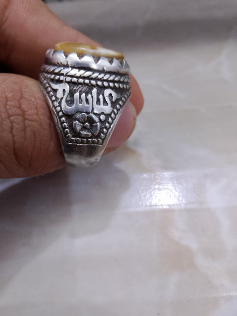 خاتم تحفه صياغه يدويه ثقيله فضه عراقيه للبيع السعر 75 وبي مجال المكان العماره/ ابورمانه شارع السايدين يم البانزين خانه ***********

