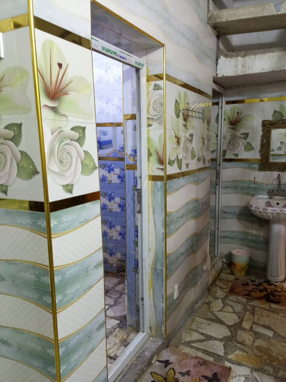 السلام عليكم بيت 200متر للبيع شارع الشريفي منطقة الخمسة الاف  يحتوي البيت علة صالة كبيرة في الطابق الاول وغرفة نوم واستقبال ومطبخ وصحيات خارجية وداخلية
الطابق الثاني 3غرف وصالة كبيرة 
للبيع كما موظح امامكم 
***********
