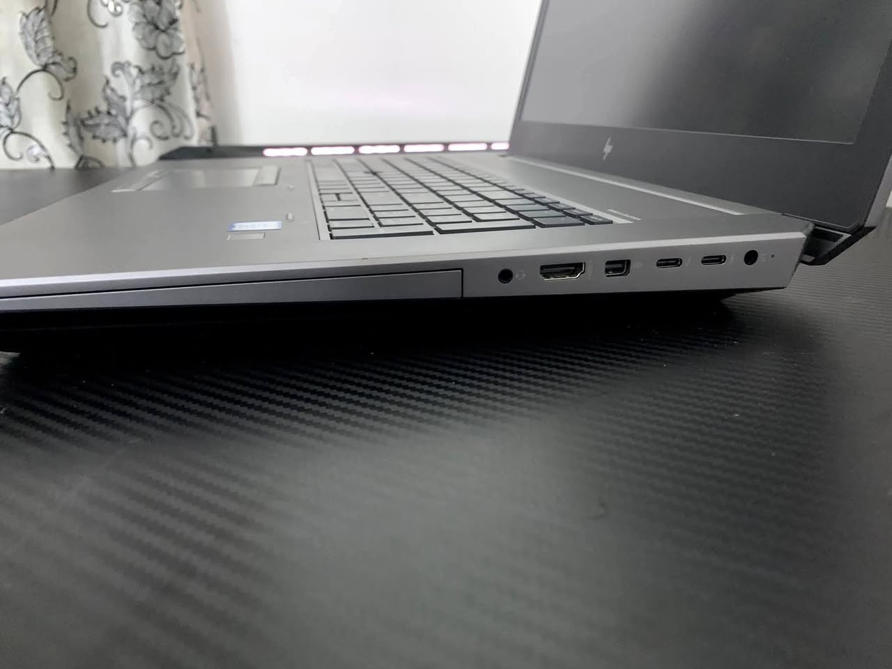 راح تعتمد عليه بكلشي!!
الوحش الانيق : Hp ZBOOK 17 G5 

وحش الاداء متوفر بكرت شاشة انفيديا Nvidia P1000بحجم 4GB

اذا تريد جهاز يفيدك برامج هندسية والعاب احترافية وسعر معقول؟ وصلت للخيار الصح 

لان هذا اللابتوب يجمع بين القوة والحجم والسعر المعقول...

نحجي بالمواصفات :

• core i7 8850H معالج
• Nvidia quadro P1000 4GB كرت شاشة خارجي
• 16GB DDR4 الرام
• SSD 256GB تخزين 
• 17.3 FHD SCREEN شاشة بحجم عملاق ودقة عالية

شنو يشغل من برامج؟ يشغلك كل البرامج الهندسية والتصميم بالراحة
شنو يشغلك العاب؟ تقريباً جميع الالعاب يشغلها 

الملحقات : 
اكيد الشاحن بقدرة 230w عكس الشواحن التجارية الي تجي فقط 150w
ويجيك ويا ماوس كيمنك 
وكذلك يجي ويا ماوس باد كيمنك 
واكيد حقيبة انيقة

سعر اللابتوب راح يكون 544 الف فقط  

الضمانات؟ 
10 ايام من اي خلل استبدال 
ضمان بطارية ساعتين فما فوق في الاستخدام الطبيعي 

حالة البطارية : ممتازة 

ادخل احجزها لان صعب تحصلها بعد : *********** واتس 
ادخل احجزها لان صعب تحصلها بعد : *********** واتس 

او على الخاص 
لا تتردد وباجر هذا الوحش يمك...
