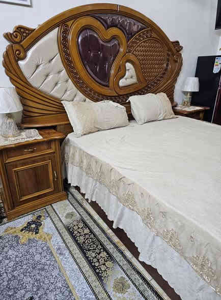 غرفة نوم كاملة نظيفة جدا صاج عراقي تزكام
تفصال 
شغل ثقيل 
5ملم داخل خارج 
6ابواب وملحق
ضهر جرجوبة 
سعر مليون 700 وبيهة مجال
العنوان بغداد الحبيبية 
الرقم ***********
