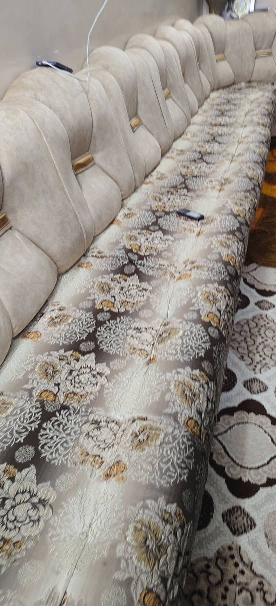 ديوان 12متر اسفنجة رقم واحد اقماش جديد خشب شغل موصل السعر 400 اوبي مجال هاتف *********** أو ***********
