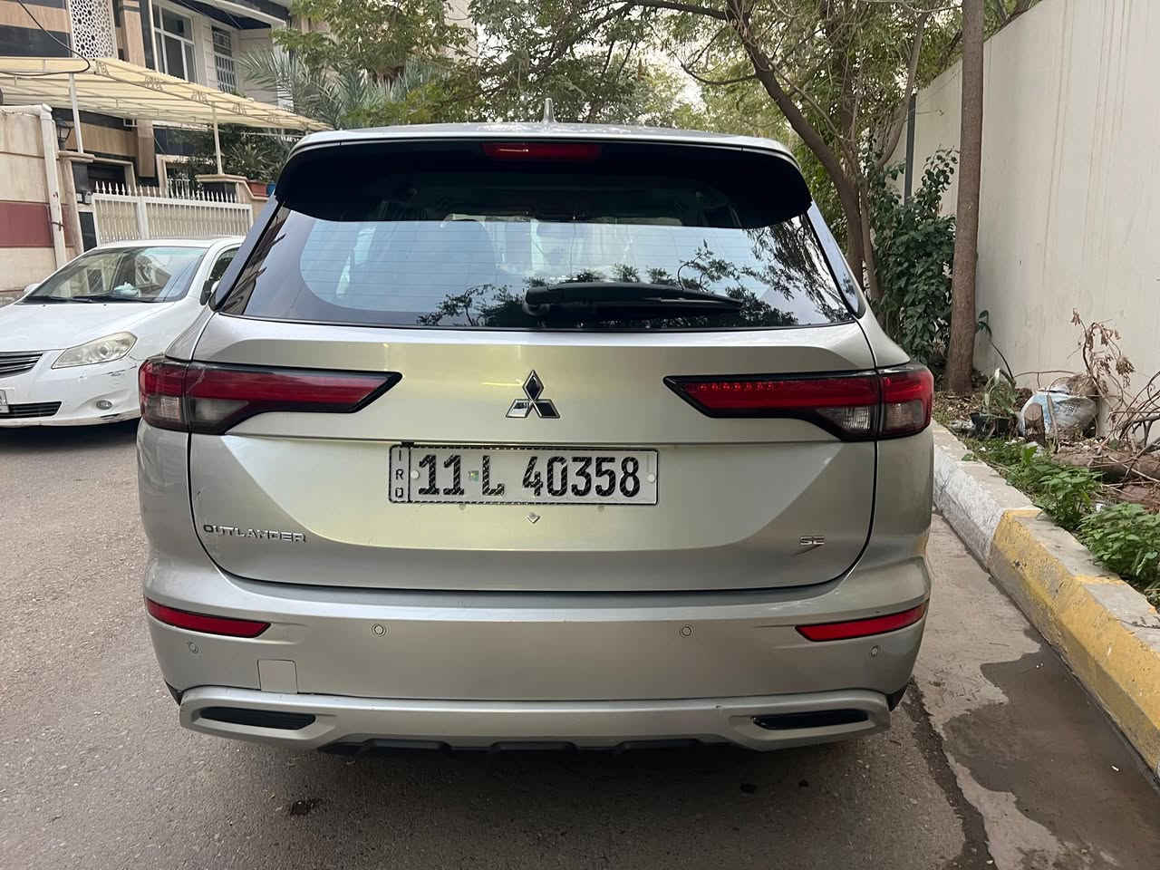 السلام عليكم
سياره مستيوبوشي اوتلاندر موديل 2024 فول مواصفات بانوراما 
رادارات اماميه + مري جانبيه 
5 كامارات
حادثه جدا بسيط دعاميه خلفي + بك لايت مبدل وشخط باب الايمن موضح في الصوره 
سعره 270وبيه مجال بسيط رقم الهاتف ***********
