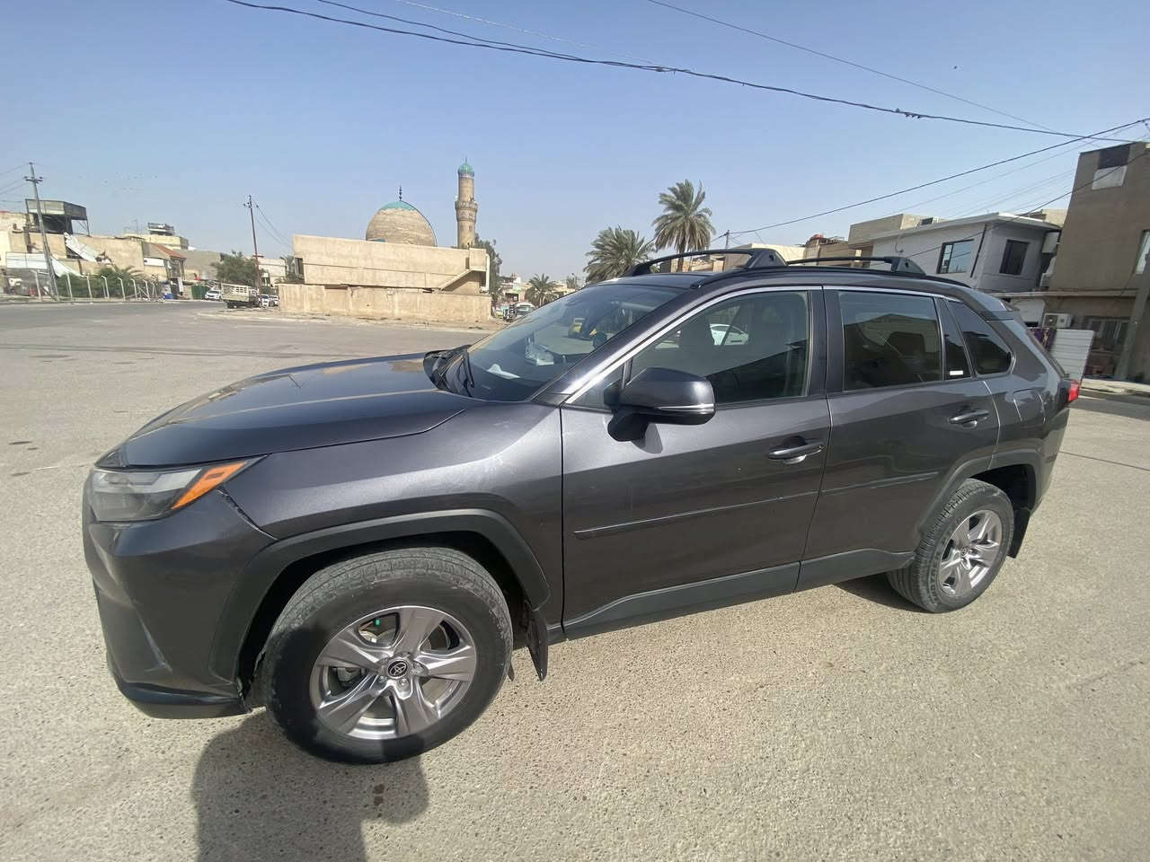 السلام عليكم راف فور بانزين فقط  للبيع موديل 2023 وارد امريكي حادث 4 قطع  بنيد وجاملغ وبابين  بيها صور الحادث السونار مرفق بالمنشور رقم بغداد بأسمي فوول مواصفات 1/1 ماشيه 25 مايل فقط 
1-فتحة 
2-بصمة 
3-شاشة جبيرة 
4-كامرة دوارة 
5-اشاير بالمري 
6-كشن السايق كهرباء 
7-ويل كروم 
8-لايتات زنون عالي وناصي 
9-رادار امامي 
10-رادارات جانبية 
11-نظام كار بلي ويه البلوتوث 
12-اوتو هولد 
13-نظام اطفاء السيارة عند الوقوف 
14-فور ويل 
15-مكينة 2500 
16-حساسات خلفية  
7-هند بريك بصمة  
20-نظام صعود المنحدرات 
21-ثلاث وضعيات قيادة 
وبعد بيها مواصفات هواية ممذكورة مكان السيارة بغداد الطوبجي رايدها ب 198 وبيها مجال للاستفسار الاتصال***********
