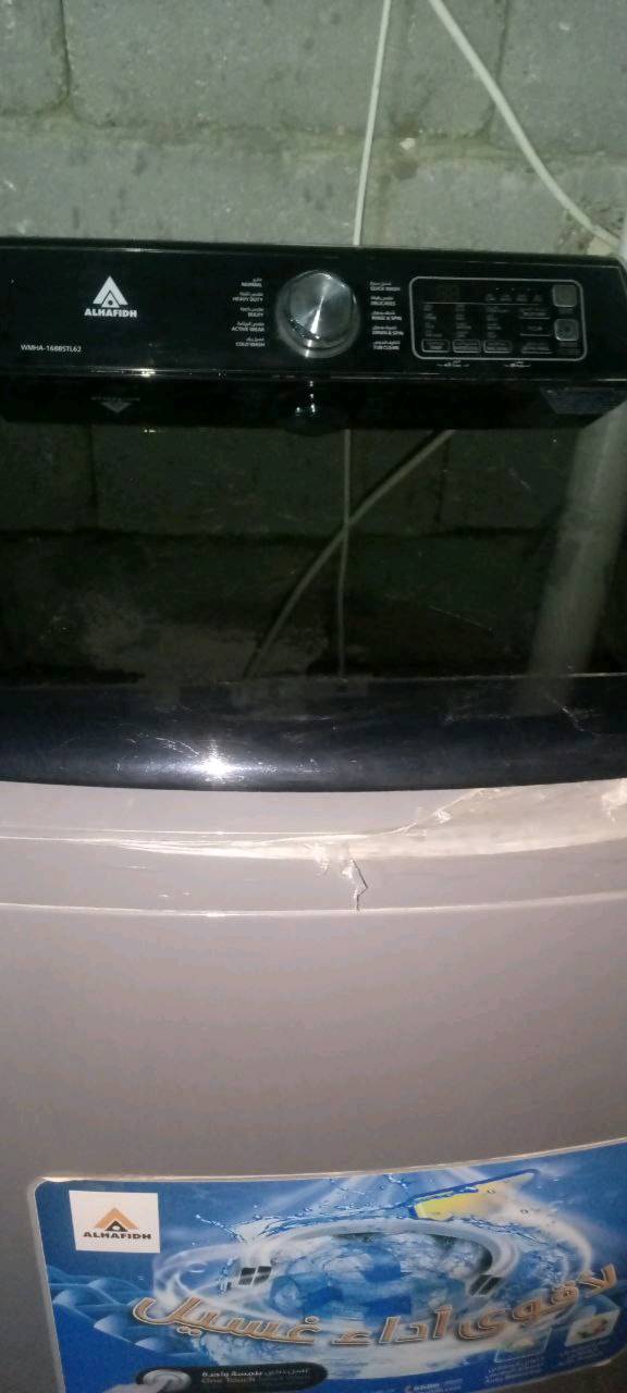 غساله اوتماتيك ماركه الحافظ 
10كيلو غساله مستخدمه قليل كلش وبعدها نضيفه وجديده رقم بيه واتساب