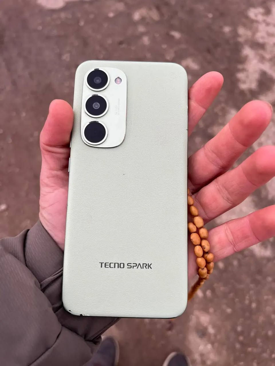 السلام عليكم  عندي جهاز تكنو للبيع شرط ونطيك ضمان شهر اذه بي شي يرجعلي سعره 175قفل رقمي ***********وتساب بي📞
