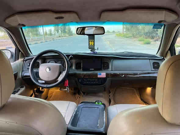 سلام عليكم كراند ماركيز موديل 1999 محدثه 2011 جاهزه كير محرك تخم تاير تبريد سنتر لك جاهزه سياره نقص دبلات خلفيه فقط 
رقم دياله انكليزي مشروع وطني سعر 65 
بيها مجال قليل مكان واسط العزيزيه  *********** رقم ه
