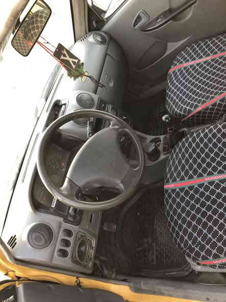 السلام عليكم ورحمة الله وبركاته 
سايبا 12 بغداد كير مكينه وتبريد خير من الله معمر بيها ذيول والباب الخلف السايق مصبوغ سياره باسمي ومصفره من كلشي السعر المطلوب 33 وهذا رقمي***********
