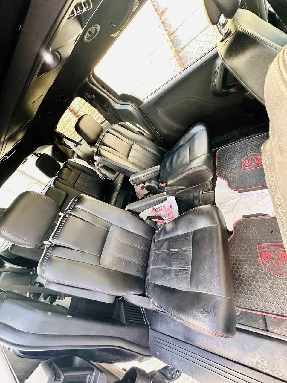 سلام عليكم
دوج كرفان موديل 2017 جي تي 

سنويه2025 

رقم بغداد 

كير محرك حداديه مكفولات تخم تاير جديده 

المواصفات:1-تبريد 3 قطع 

2-كشنات جلد

 3-تشغيل عن بعد 

4-بيبان كهربائيات 

5-شاشه كار بلي 

معروفه مواصفات جي تي 

اخوان كل شيء موضح بالصور السياره نوع جي تي عنوان السياره بغداد  تحويل ثاني يوم التفاصيل السياره /رقم

الهاتف ***********- سعر 160وبي مجال للطيبين
