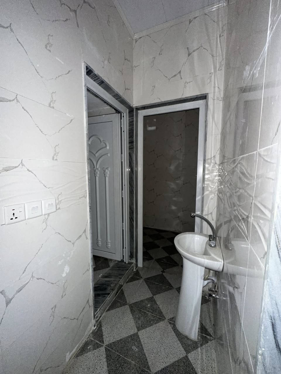 🏠 شقه  للايجار بمساحه ١٥٠ م🏠 بدل أيجار ٣٥٠ الف 

✅الموقع / حي الكندي الثانيه   ( قرب جامع مقبل  ) ع شارع٢٠  
 
✅الشقه  تتكون من غرفتين نوم +وهول+ استقبال   +مطبخ + صحيات 
 
✅للاستفسار الاتصال 
☎️***********
☎️***********
