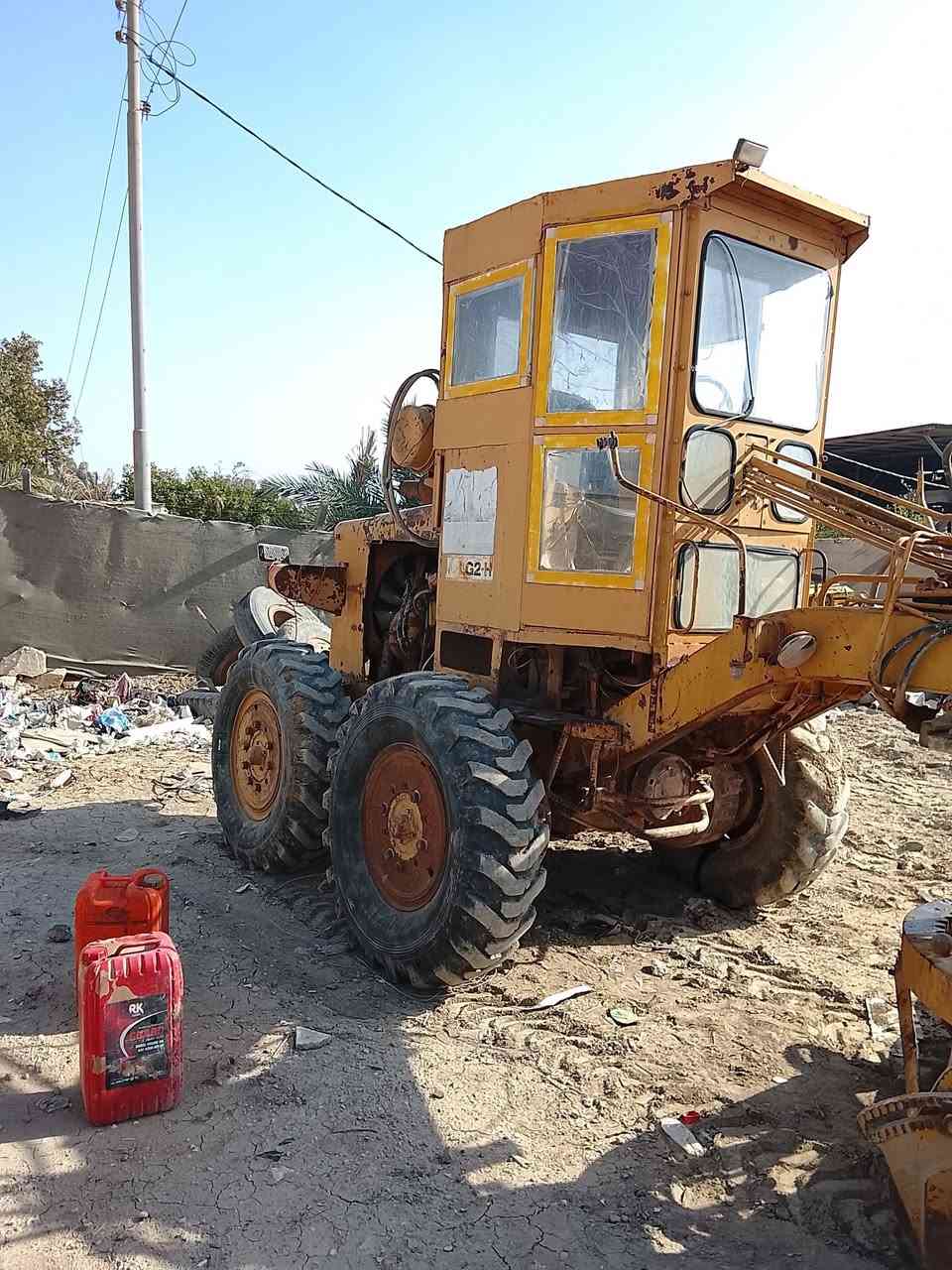 مستبوشي. 82  رقم الماني مداور ثاني يوم.  مكينه شغاله.
كير شغال نقصه عيار كلج 
تخم تاير
سجينه جديدة 
12 مليون وبيه مجال حك الجيه. 
مكانه السماوة.  مقابيل المعارض
***********
