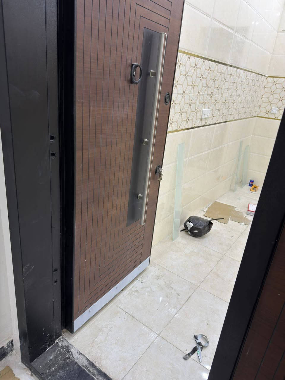 للايجار 
١. شقه الاسكان شارع مستشفى الطفل طابق ارضي تحتوي على غرفه وصاله الايجار الشهري ٦٥٠ الف.
2. شقه الأسكان شارع مستشفى الطفل طابق اول تحتوي على غرفتين وصاله ومطبخ سعر الإيجار الشهري ٧٠٠ الف.
٣. دار في حي الزهور خلف مستشفى الطفل مساحه ٩٠ متر طابقين نظيف يحتوي على ٣ غرف نوم وصاله مطبخ سعر الايجار الشهري ٨٥٠ الف. 
للاستفسار الاتصال على الرقم
***********
