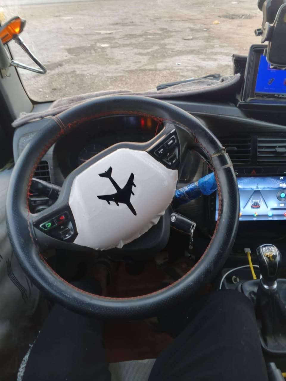 سلام عليكم اخوان سياره للبيع كياه حمل موديل ٢٠١٨ مكفوله كفاله عامه سياره محرك وكير وشاصي مكفولات شرط سنويه جديده رقم قادسيه انكليزي تخم تاير تبريد ثلج مسكر دبلو السعر ١٢٥ وبيه مجال مكان سياره سماوه أكثر الاستفسار نتصال ع رقم ***********
