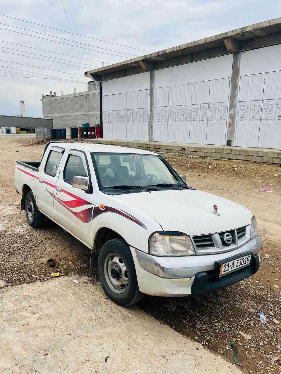 سەرەتا بەناوی خوا نیسان مۆدێل 2007سەنەوی تازەیە تا 2030بەناو خۆمانەوە تاقم تایەو ویلی لۆکە سەیاەەکە قرچو داعمو کرانەوویشی نیە زۆر تازەو پاکە ماڵی دۆسە تەبریت ساردو گەرم مەزبوتە  تەقەو ڕەقەی نیە بەس بۆیاخی هەیە لەسور قاقی وەک داعمولێدراو کرانەوەو پارچە ڕەشو ئەوانوی نیە گۆڕی نەوویآ دەکەم نەشتێک بەدڵم بێ شوێن سەیسادق 
*********** حلبجة, السليمانية
