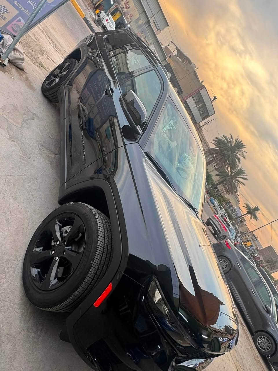 جيب كراند شيروكي بلاك توب بيع او مراوس سورينتو الشكل الجديد
: 2024 . (وارد امريكي) .
293hp . V6. 3.6L : المحرك
العداد : 8 الف ميل جديدة كلش ع وضع الشركة .
المواصفات :
* 7 راكب .
دفع رباعي 4x4 .
رادار امامي مع مانع تصادم .
تحذير الخروج عن المسار .
تحذير النقطة عمياء .
نظام تحذير عند التقاطعات.
* شاحن موبايل وايرلس.
* ويل قياس 20 انج .
* فتحة سقف .
* لوحة القيادة بقياس 12 أنج.
* كير شفتر بالستيرن .
* كاميرا خلفية.
*شاشة متوسطة 8.1 أنج
* المصابيح الأمامية زنون .
* كشافات الضباب زنون،
* دخول ذكي.
الصندوق الخلفي كهربائي .
فرش المقصورة الداخلية من الجلد والشاموا .
مقعد السائق كهربائي .
المقاعد الأمامية تدفئة .
حساسات خلفية .
دوسات جانبية .
مكيف خلفي .
تدفئة مقود القيادة .
مانع تصادم خلفي .
بلوتوث تلفون .
الضرر: حادث كلش خفيف (سطحي)ربع جاملغ خلفي وربع الباب الخلفي 
السعر 34
⭕️ مكاني بغداد / السيدية
دخول جديد 
***********
