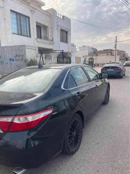 تۆیۆتا کامری ٢٠١٧ le نەوتی سەیارەکە حیزام بۆیاخە سەقفی بێ بۆیاخە سەیارەکە پشت و پێشی لێدراوە و ناوی گرتووە بەدەنەی پشت و پێشی گۆراوە شانسی نەبراوەتەوە ناو دەرگای دواوەی لای سایەق کەمێک بۆیاخە 
نرخ / ١٠٧$ و کەمەک مامەڵە 
ژمارە تەلەفۆن واتس ئاپ *********** Singapore
