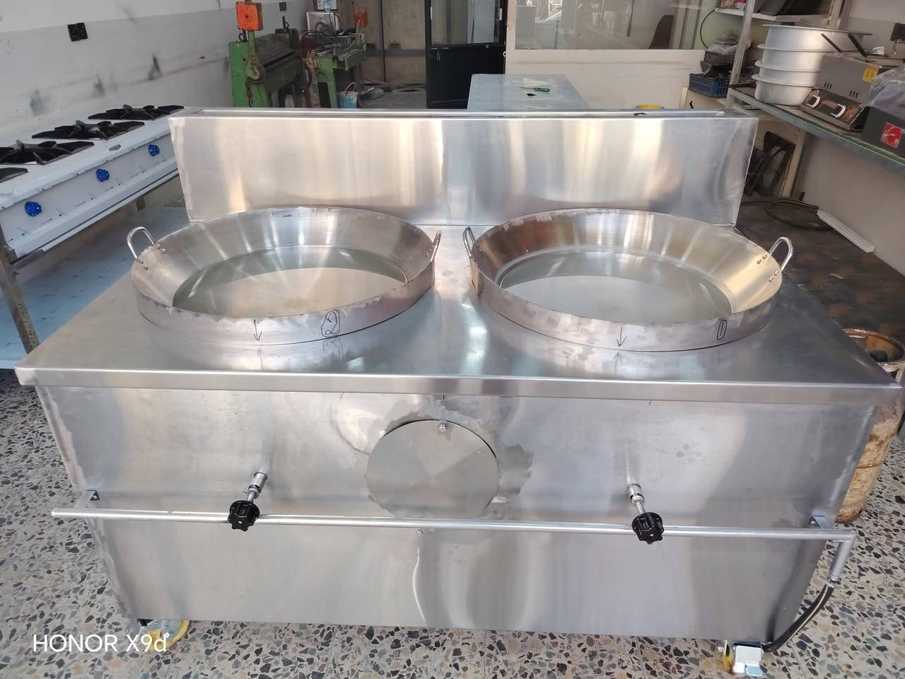 معمل حماده التركي 
لتجهيز جميع مستلزمات المطاعم والفنادق والافران
بغداد العلاوي شارع 6 مجاور مطعم النوار
***********      ***********
          قلاية فلافل فول عازل حراري  100/100
