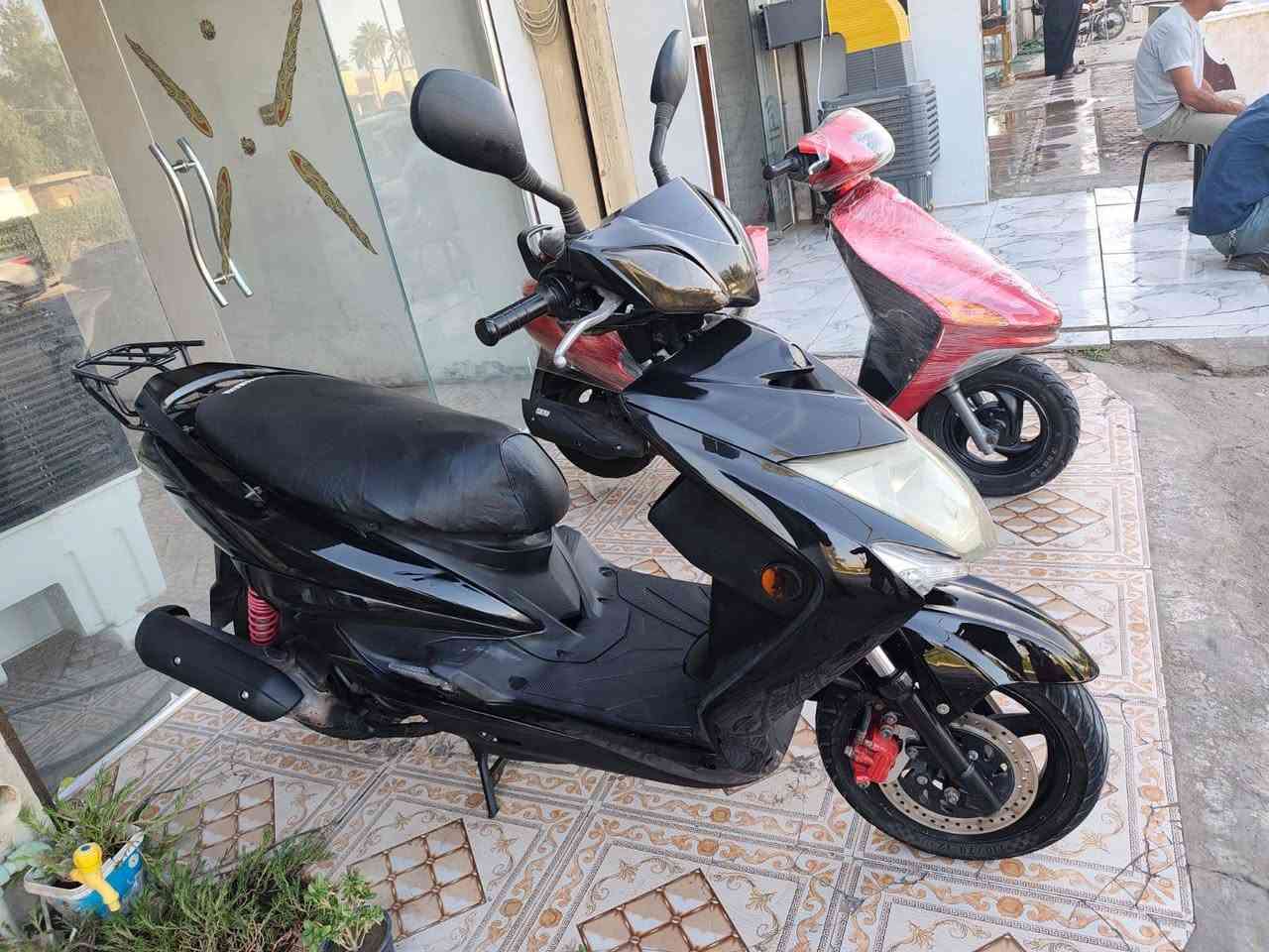 السلام عليكم لبيع قطعتين وحده سكنز لد حديث وثنيه فراشه كرستال مال حاويه مامشيات متر سعر السكنز 950 والفراشه 575 العنوان بابل محاويل مقابيل كراج المحاويل الشراي يتصل الرقم***********
