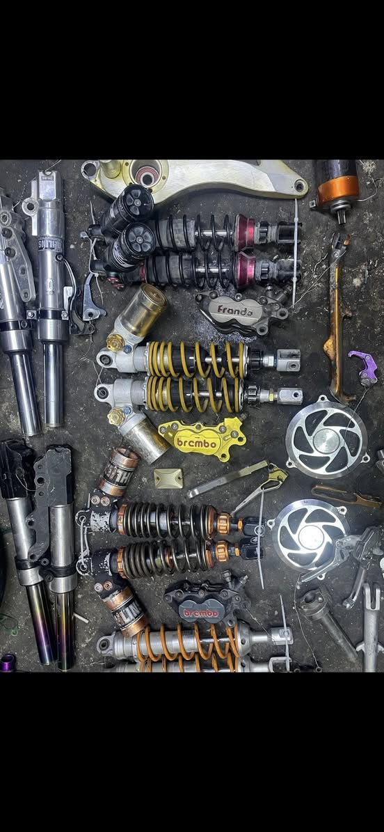 وياله اصليات ب175 بوري عدل قطعتين 175 هاوزن ذهبي ب100 دبلات ابو بطب واكف ع 75 بدون بطل 50 قبق فلاوين ع 25 كلبجات مال صدر امامي 30 
توصيل موجود ***********
