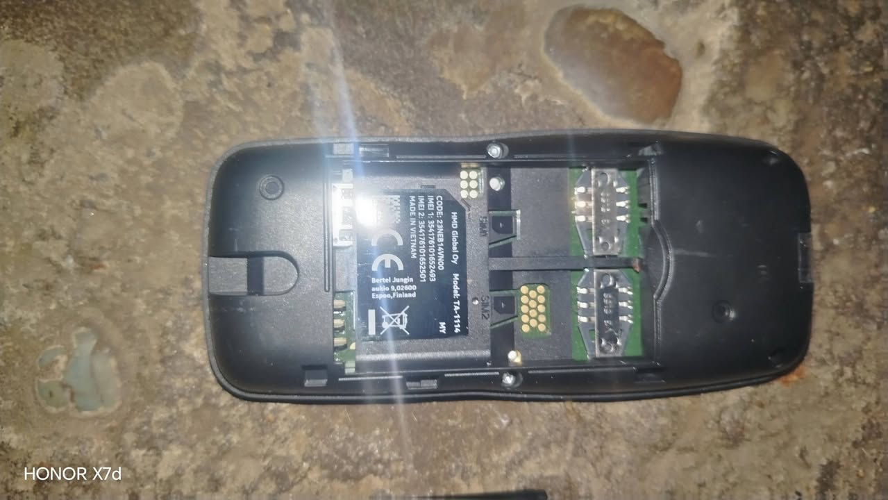 مبايل صرصر شتريته صار تغريبن اسبوع وما حتاجيته موبايل نضيف شاحنتو ويا كورتونو موجود غيم وخذ 
رقمي ***********
