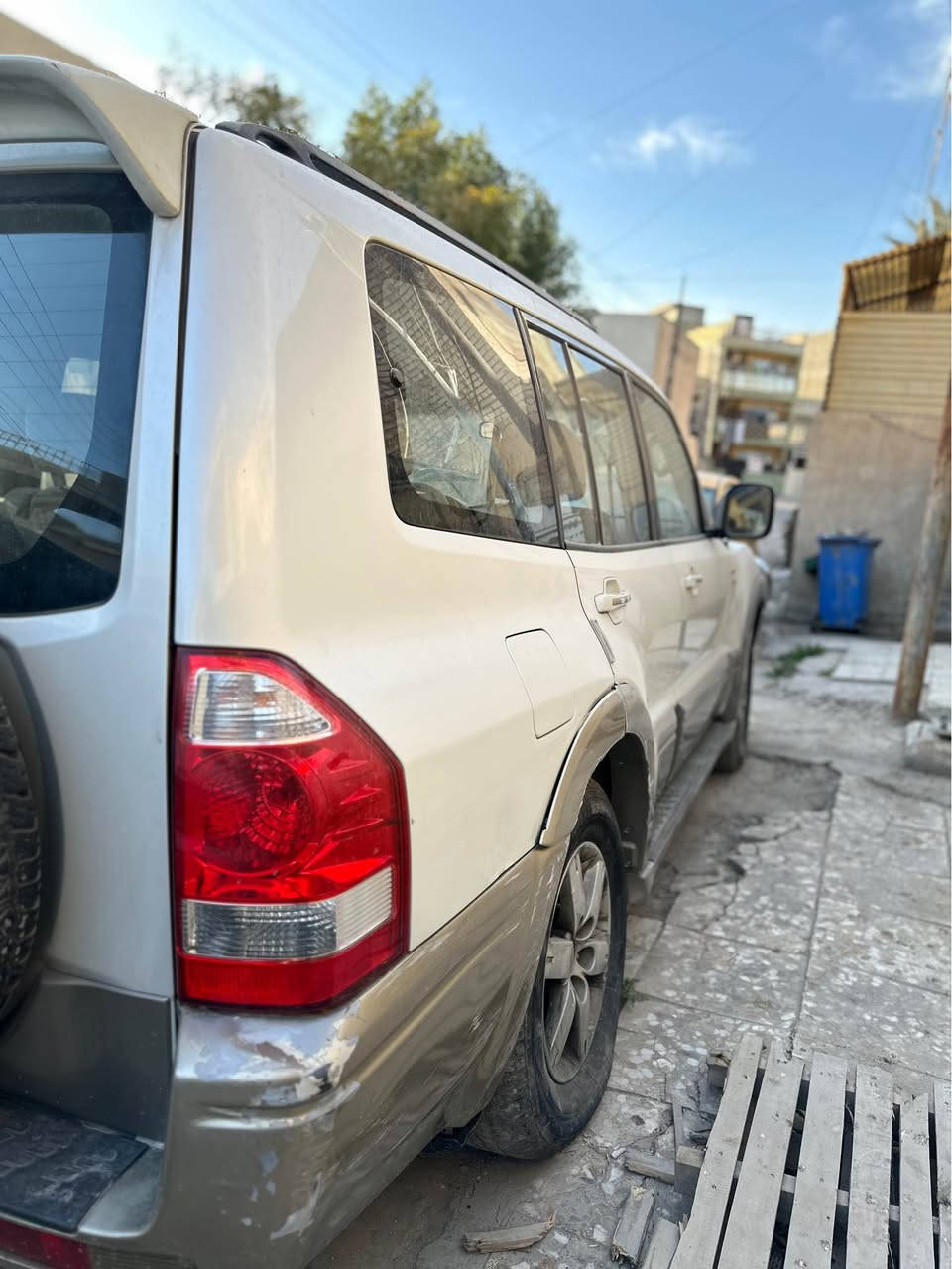 بأسمي تحويل ثاني يوم 
بيهة ٣ قطع صبغ اثر طخات بسيطة يعني بدون حادث ولا دواخل 
رايدهة ب٨٠ وبيهة مجال للشراي 
غير متواجد على الفيس اتصل علية واتس اب*********** بغداد, العراق
