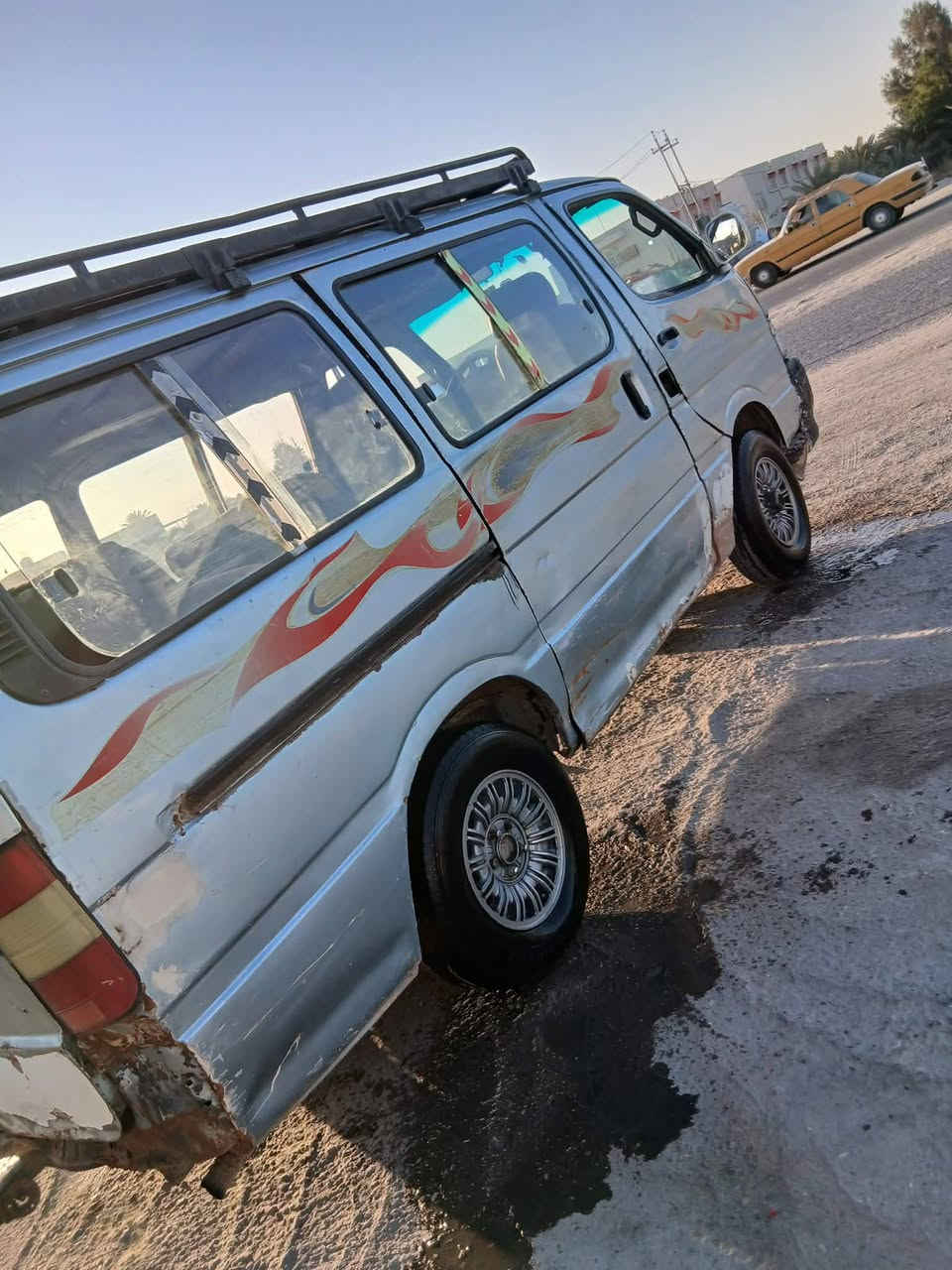 سياره هايسه للبيع مكينه والكير ونجي اوتوماتيك مكينه والكير حداديه تخم تاير خير من  سنويه عضم عاج راعيه ماندله السعر ١٥وبيه مجال المكان ناصريه فضليه للستفسار التصال على الرقم ***********
