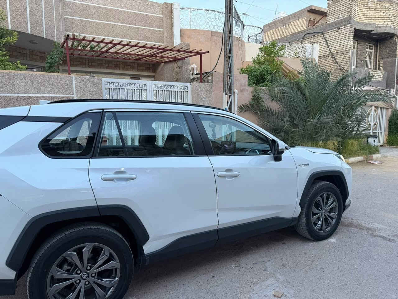 Rav4 تجميع صيني السياره فول مواصفات 2024هايبرد
السيارك ماشية : 55 الف كيلو متر حقيقي 
محرك 2.5
4 كاميرات محيطية  360 
حساس امامي خلفي 
كشنات جلد 
كشنات كهرباء 
كشنات تدفئة 
رادار امامي 
تحديد. مسار قيادة ذاتيه 
لايت زنون بكلايت LED 
بانوراما فتحة السقف 
دشبول دجيتال 
تخم تاير جديد 
السياره بيهه قطعه تبديل جاملغ جهة السائق فقط لا غير نفس اللون اصلي وخاليه من الصبغ 
السعر: 225 وبيه مجال بسيط حك الجيه 
للاستفسار الاتصال على الرقم: ***********
