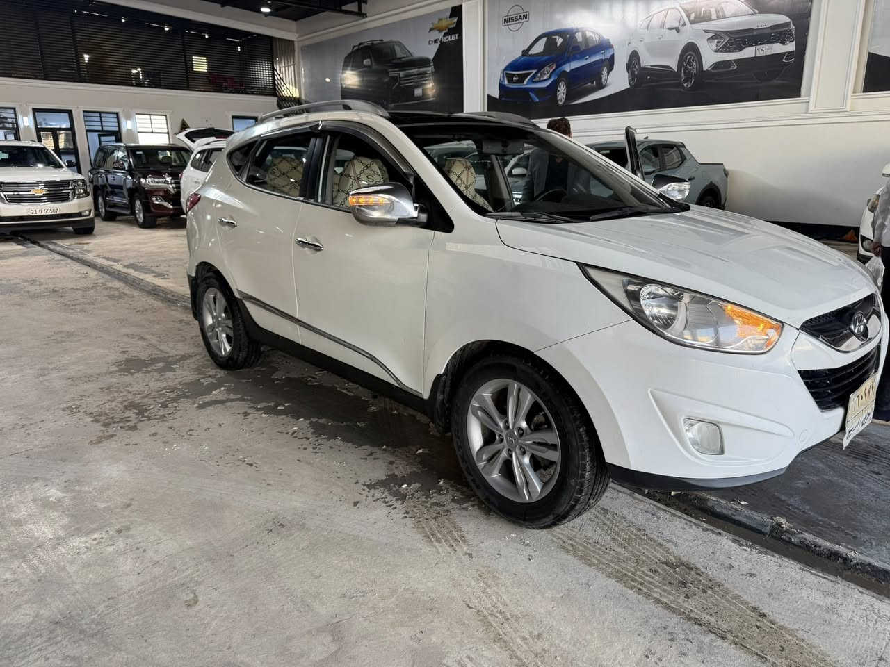 السلام عليكم
توسان 2010 شكل ال2011
فول مواصفات بصمة بانوراما 
جاهزة من كولشي 
رقم ارييل وكاله او تحويل 
السونار موجود بدون حادث 
مكانها النجف الأشرف 
السعر 117 
***********
