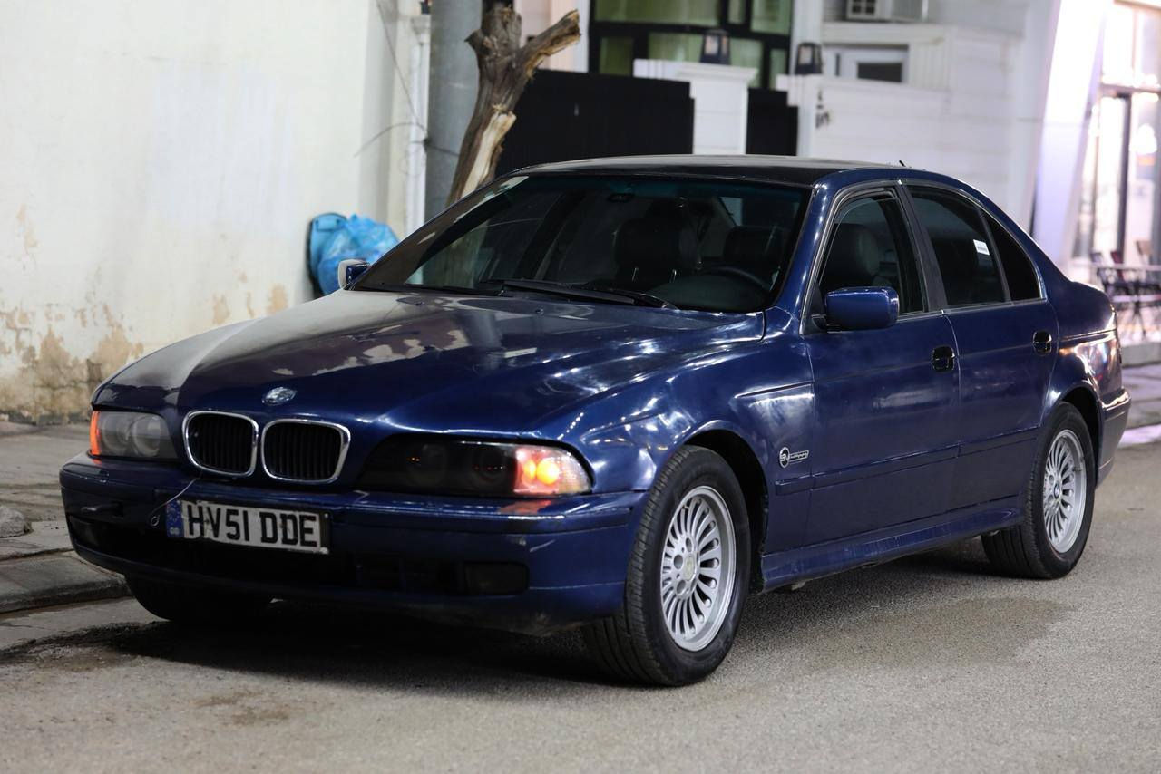 Bmw 2001
دەبل دیجیتال 525i A

مەنەفێست ایبراهیم خەلیل 

کۆدی ئاسایشی هەیە
 
گێڕ ئۆتۆماتیک و سپۆرت عادی

جام ئۆتۆماتیک

پێش و دوای کەپسە بێ دەعم 

تەقەوڕەقەی تیا نیە زۆر مەزبوتە

سەیارەکە زۆر جوان و بێ مەسرەفە 

سعری /35مەجالێ کەم 

شوێن / چەمچەمال

***********
***********

