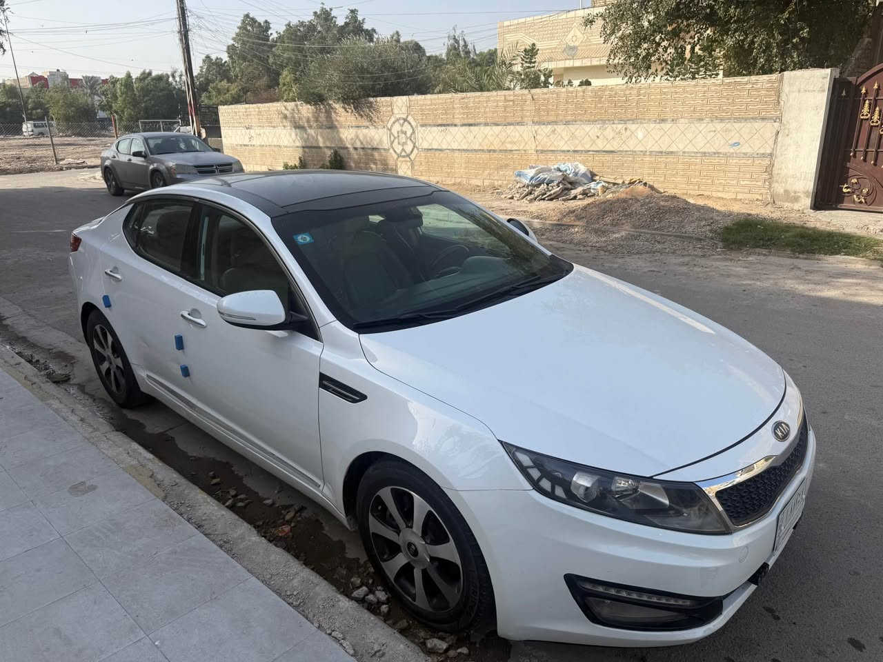 السلام عليكم . كيا اوبتما 2012 وارد خليجي المواصفات فوول محرك 2000 بصمة بانوراما كراسي جلد شاشة وكامرا ويل كروم مري شفط تحكمات فوول ماشية 123 لد امامي مكفولةمن الصبغ ولحادث فقط بعض الملاحضات البسيطة مذكورة بالسونار السعر 133 ورقة مكان السيارة بغداد جانب الكرخ حي العامل قرب دائرة الكهرباء محرك وكير ابلادي *********** بغداد, العراق
