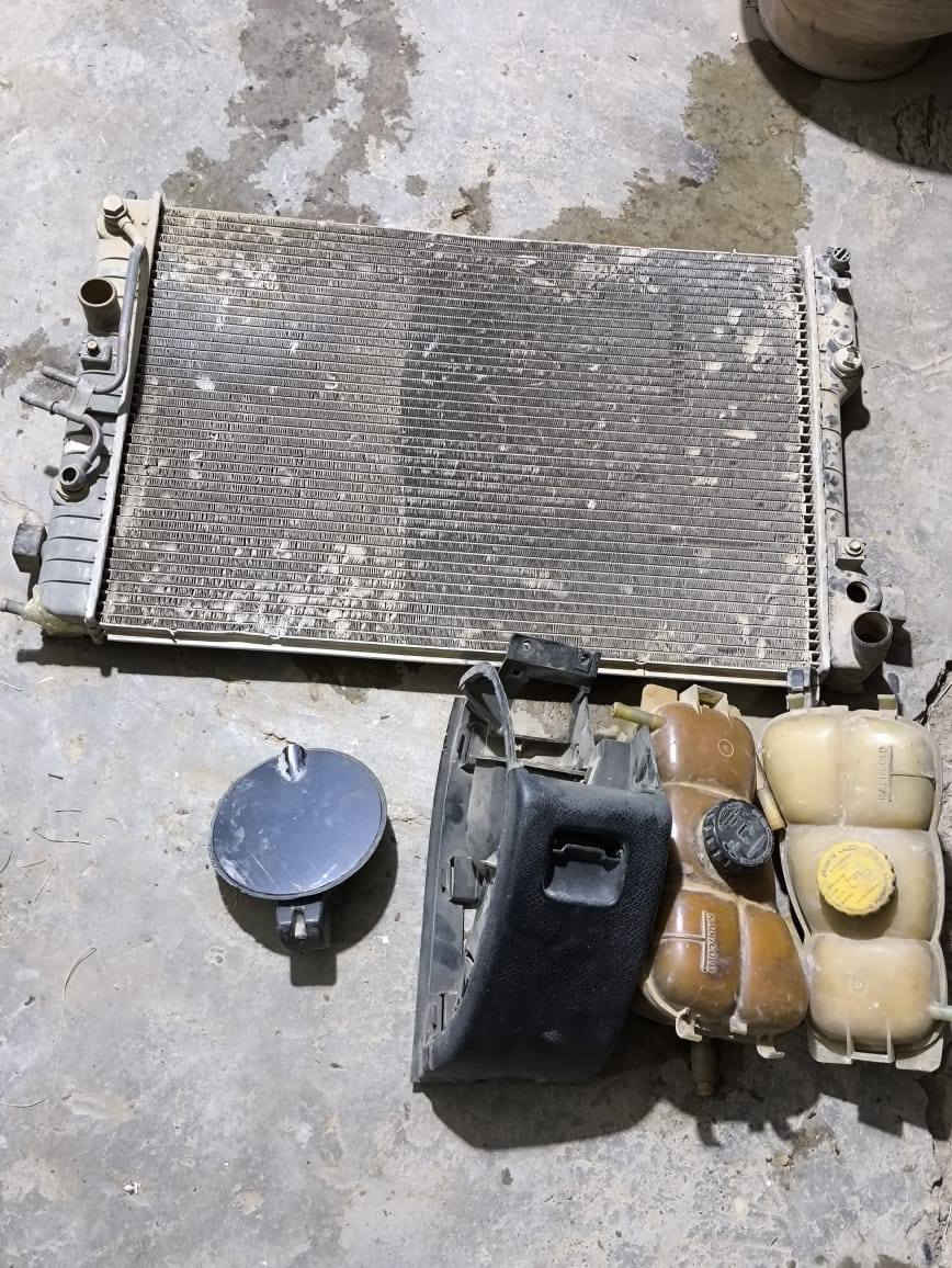 السلام عليكم غراض اوبل بزون استيشن موديل١٩٩٤ للبيع المراسله على الخاص او الاتصال على *********** /***********
