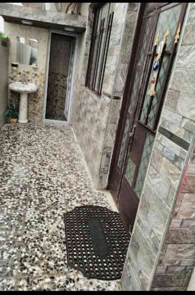 س ع دار للبيع في منطقه نواب الضباط الخدمي خلف مطعم فلافل رزاق مساحه ٨٨ لبيت ركن واجه ٨ نزال١١ غرفتين نوم وصاله واستقبال ومطبخ وخدمات طابقين لبيت عرصه الاستفسار أكثر ع ***********
