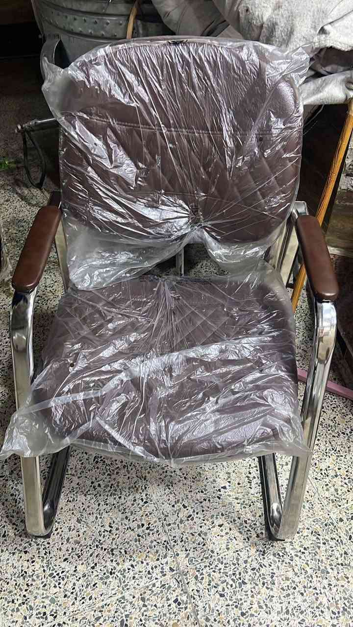 سلام عليكم عندي ميز وكرسي استخدام شي قليل جدد
مستعجل 
العنوان الشعب حي التجار 

السعر علخاص 

رقم الهاتف ***********
