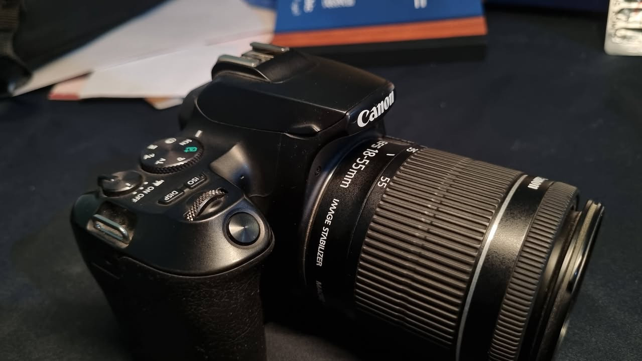 كانون 250d شتر ٢٢ الف 
تصوير 4k
استخدام شخصي 
كامل ملحقات
النجف السعر ٥٢٥ الف ***********
