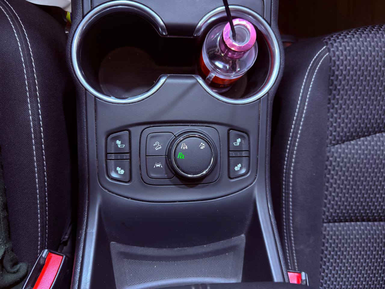 � للبيع جمسي تيران 2022 SLE 🚗
• الموديل: 2022
• الفئة: SLE
• الدفع: رباعي (4×4)
• المحرك: 4 سلندر  1500 تيربو
• الكير: أوتوماتيك (ازرار)
• اللون: (كرزي)
• المسافة المقطوعة: 79 كيلو 
• رقم اربيل ب اسمي
•حادثه فقط جنطه ايرباك كله سليم

✨ المواصفات:
✔ شاشة لمس كبيرة
✔ كاميرا خلفية
✔ حساسات امامي خلفي جانبي 
✔ تشغيل بصمة 5 بصمات ويه الجنطه 
        دخول ذكي ترحيب
✔ مقاعد كهرباء تدفئه كشنات وتبريد
✔ تحكم بالمقود
✔ مثبت سرعة و تحديد مسار قيادة ذاتيه
✔ تكييف خلفي
✔ ويل ألمنيوم
✔ أنظمة أمان (ABS – Traction Control)

📌 السيارة نظيفة جداً

📌 السعر 195 قابل للتفاوض 

📞 للتواصل: *********** اتصال او واتساب
