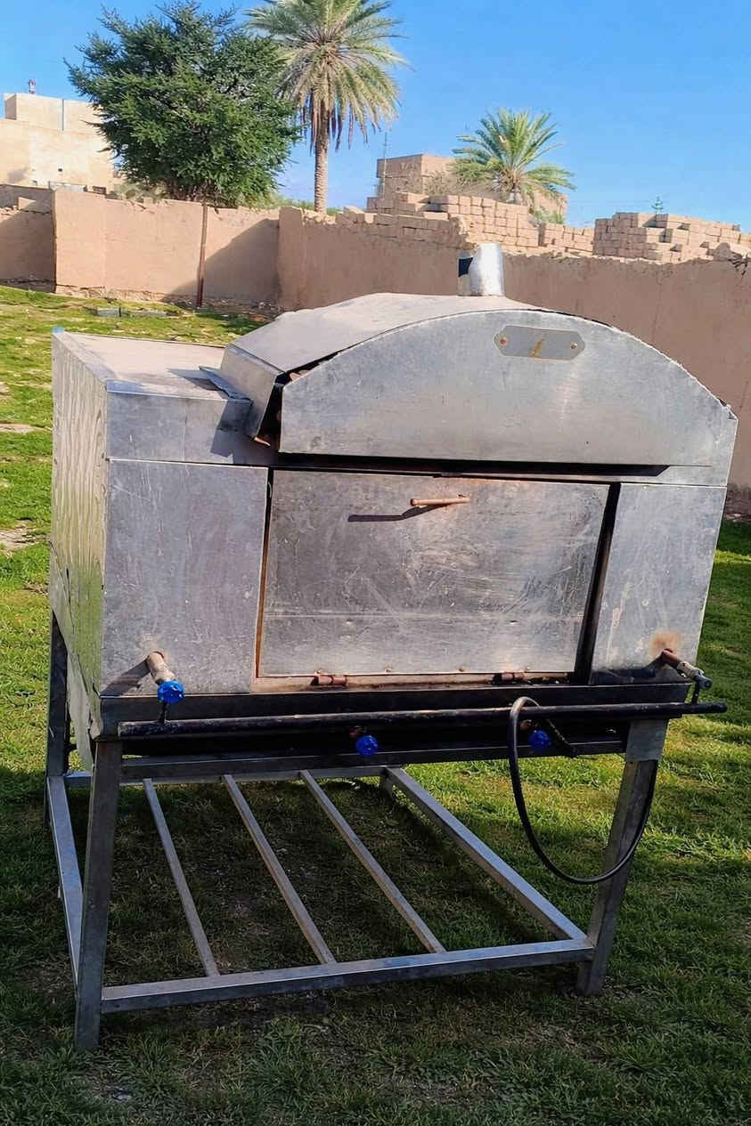 السلام عليكم يتوفر فرن لحم بعجين
 للبيع وماكينة آيس كريم سوفت (Soft Ice Cream) ماركة Oceanpower
3 نكهات (نكهتين + ميكس).
بحالة جيدة من الخارج.
جميع القطع موجودة.
العطل: الموتور يحتاج تبديل أو تصليح.
للاستفسار واتساب ‪‏‪ ***********‬‏ 
أو اتصال ع هذا الرقم ***********
