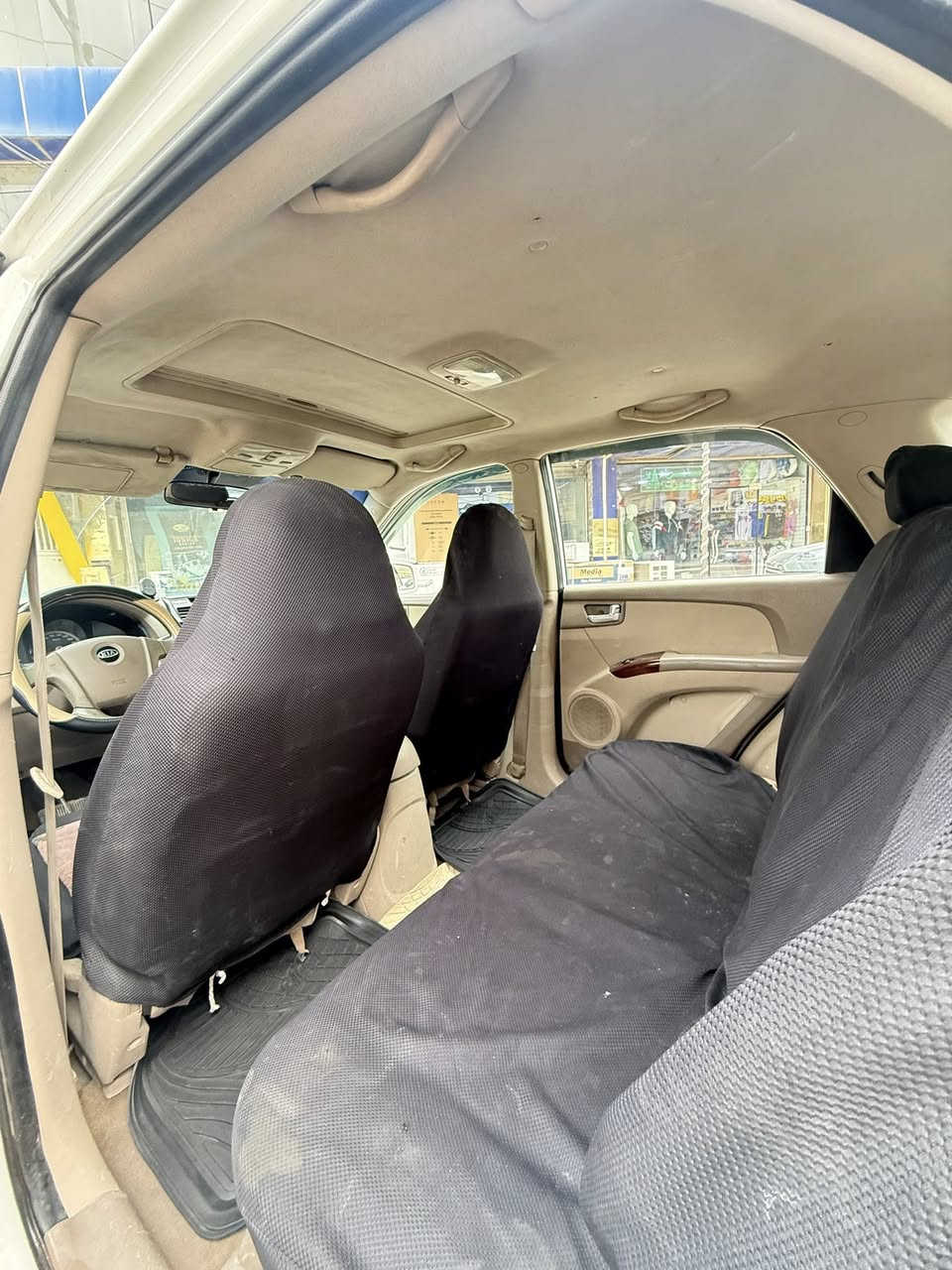 السلام عليكم سبورتج 2010 
السياره بأسمي مثل ما موضحه بالصورة 
نضافتها ماشاء الله السيارة ماشيه 169,000 كيلو 
محررك مبدل جديد  قبل 10 ايام 
تايرات جديدة السيارة كلش حلوة 
وبأسمي 
واتساب او اتصال 
***********
