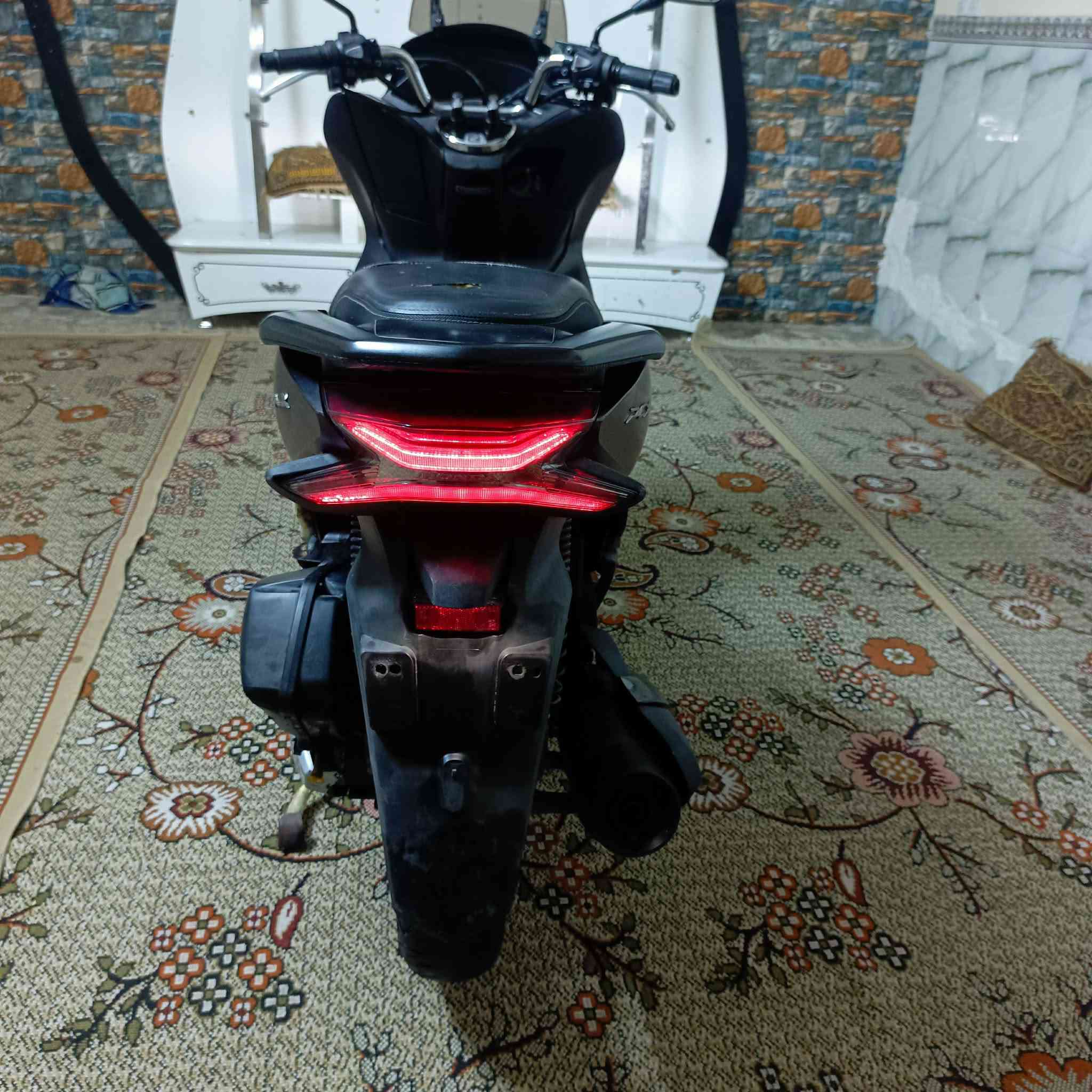 سلام عليكم دراجه بيسي اكس كوري  جيل ثالث مكفوله كفاله عامه مكينه نضيفه مال رمبه كلشي بيه شغال كهربائيّ مكينه مامفتوحه بس حساس زدحام وستاند فيشه مشلوعه بس شكله ويشتغلن علمود سلف يطول عمره دراجه خير من الله مكينه وكفرات رايده ب١٤وبيه مجال مكاني بغداد مدينة الصدر يم جامع المصطفى واسف عل اطاله.
***********
