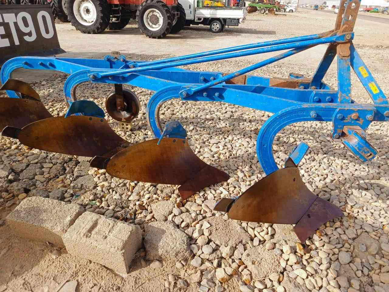 اللهم صل على محمد وال محمد
موجود حجم 16 البير رباعي فدان
يرهم مراوس اي شيء
***********
