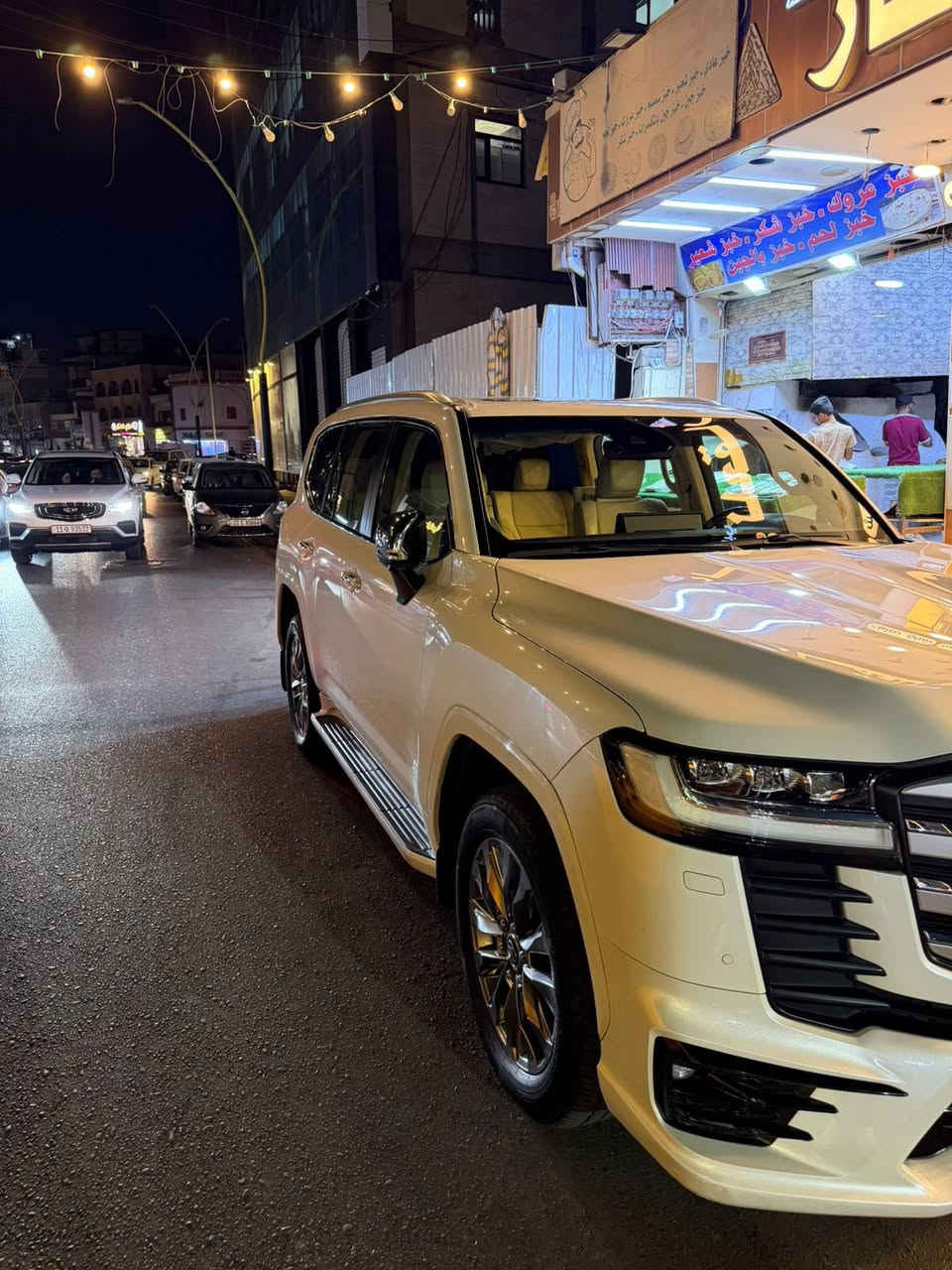تويتا لاندكروز2022VX:  الموديل
ماشييه 39الف  كم 
رقم بغداد ب اسمي المواصفات :
محرك 6 سلندر تنفض تبيعي 4.0L فتحة سقف ( سلايد ) 
٣ شاشات شاشات ترفيه خلفية مقاعد جلد 
مقاعد كهربائية مقاعد امامية تبريد 
تبريد وتدفئة امامي خلفي 
بصمة الابواب صندوق كهربائي
مصابيح LED و زينون 7 راكب 
شحن واير ليس حساس امامي خلفي 
حجم العجلات 20 inch 

🛑 السعر 60 الف درلار  قفل 🤖 

مكفول
السياره موجودة بغداد لاعظميه 

التوصيل***********

