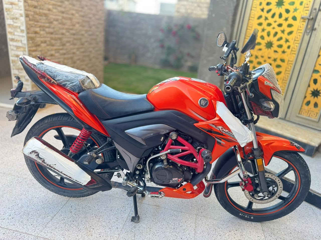 هاوجي موديل 22 مسجل رقم انكليزي
ماشي 14 الف
سعره 17 ورقة 
مكاني التاميم غير متواجد على الفيس للتواصل 
***********
