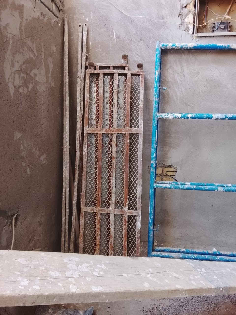 السلام عليكم اخوان
عندي ٥ اقفاص  اسكلات
حجم ٩٠ 
البيع 
سعر القفص ٦٥
بغداد مدينه الصدر 
واتساب  ***********
