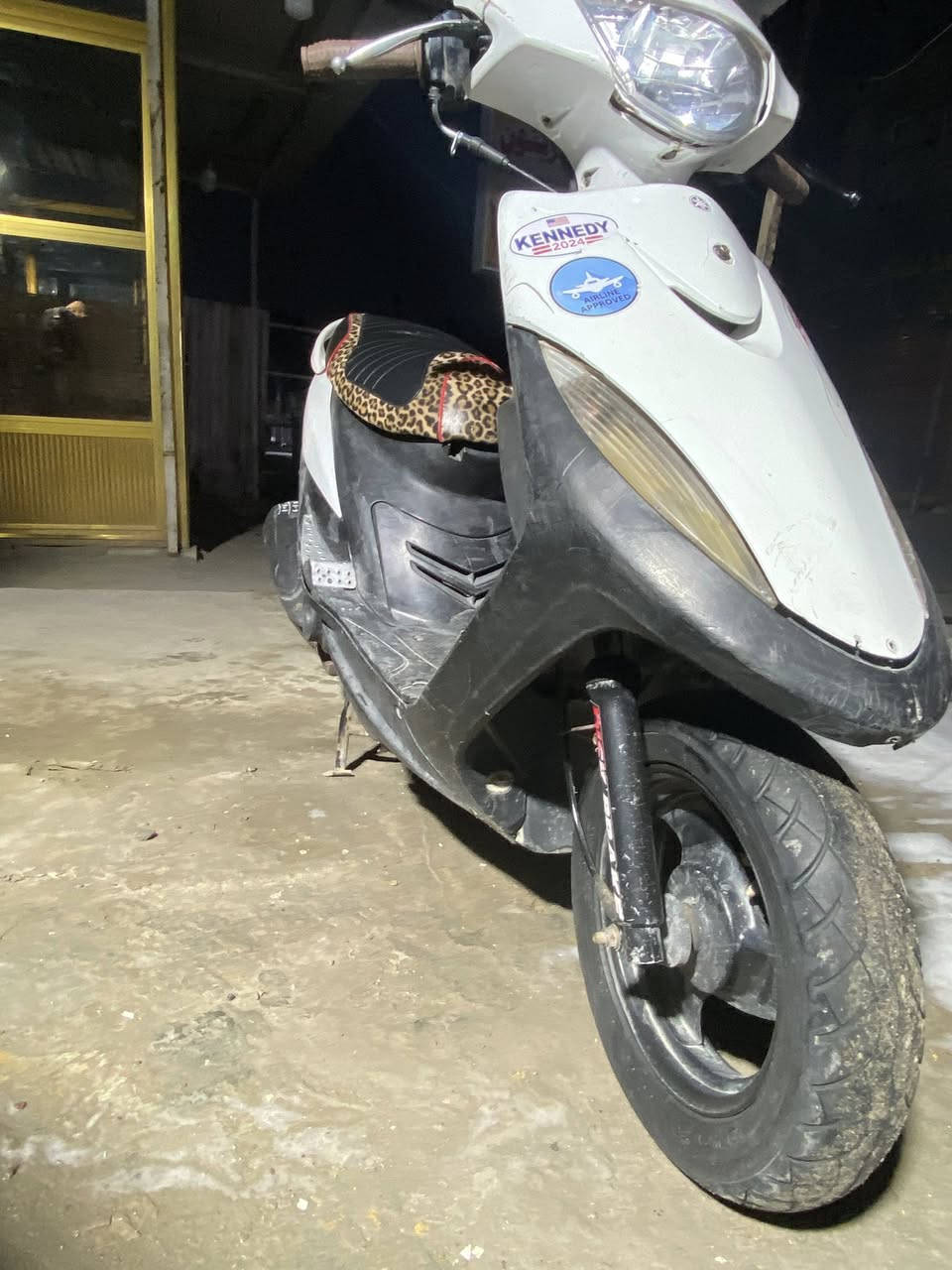 سلام عليكم ماكس عدله دراجه خير من الله ما ناقصهه كلشي تجي تنكر سلف وتطلع مكينته بلاديه لا تنقيص ولا تبخير كفراته بلاديه دراجه نضيفه مثل ما موضح بل صور سعر 550وبيه مجال حك أجيه مكان بغداد الكماليه مكلف بل نشر  رقم هاتف ***********
