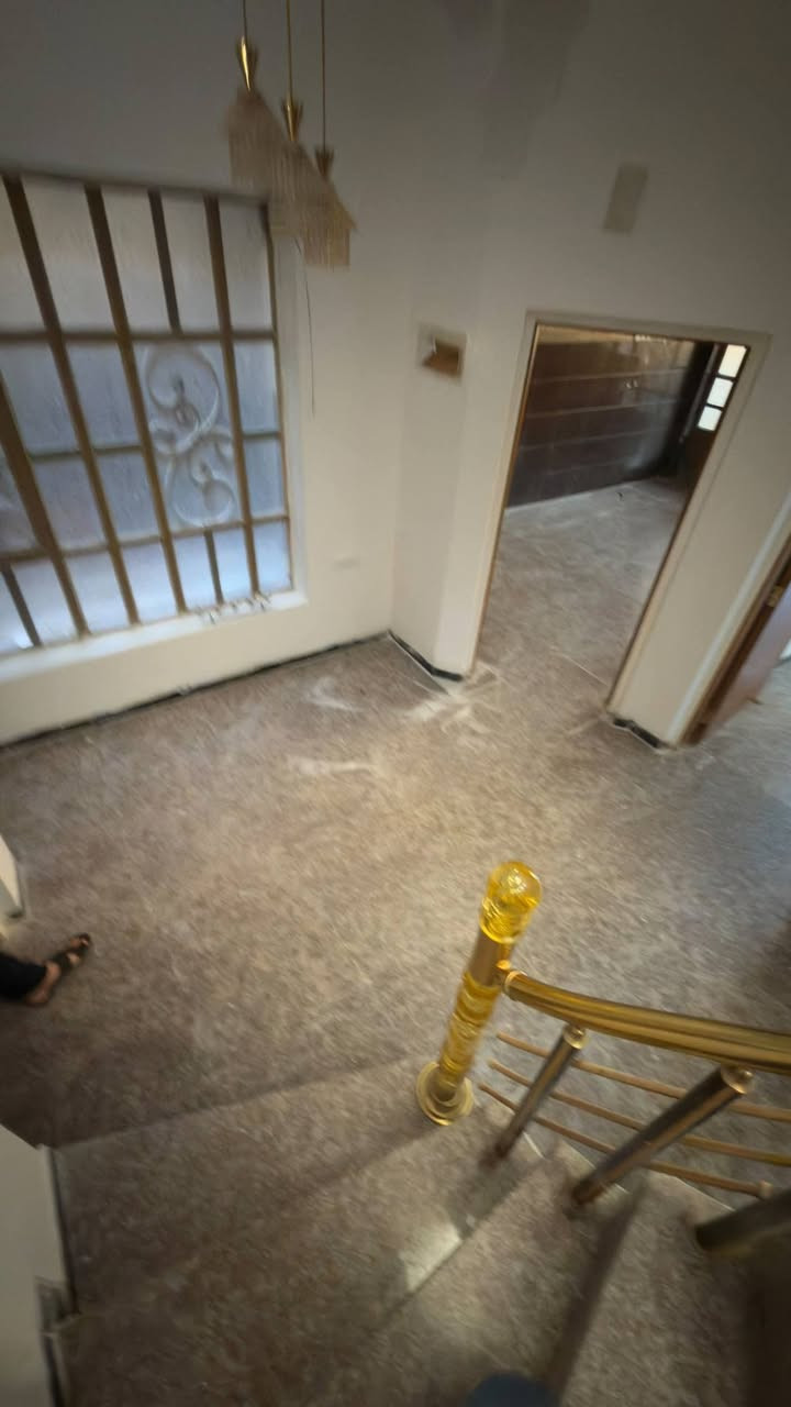 🏡✨ للإيجار ✨🏡
📍 دار سكنية بمساحة 100 متر
🛏️ تحتوي على 4 غرف نوم
🍳 مطبخ حار / بارد
🚿 خدمات متوفرة في كل طابق
✅ مناسبة للعوائل
✅ جاهزة للسكن

📞 للاستفسار:
***********

🏢 مكتب أرض القمة للوساطة العقارية
🔑 نوفر لكم أفضل الخيارات العقارية
