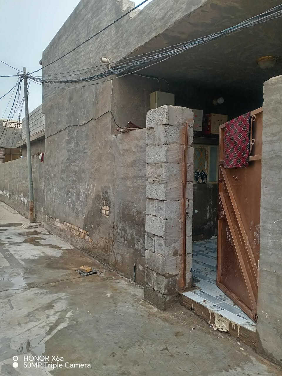 السلام عليكم دار للبيع مساحته 218 البيت نضيف مثل متشوف
قريب عل مول انفنتي كلش سطح شتايكر للستفسار اكثر اتصل ودلل ***********
