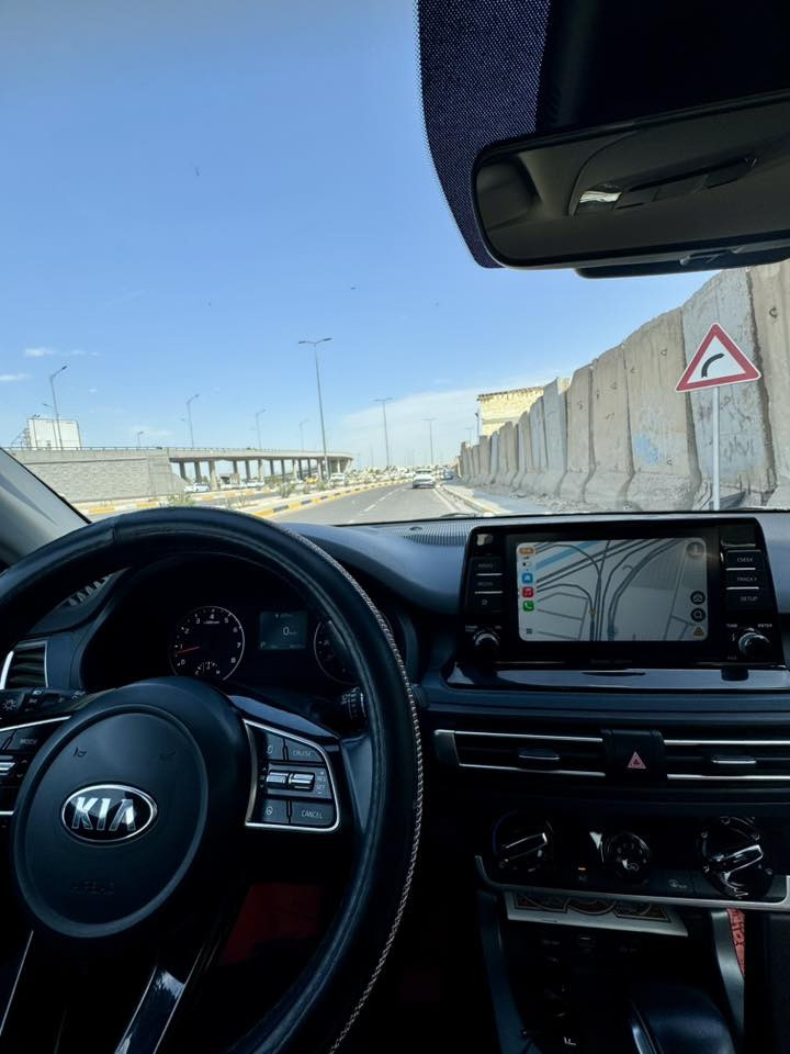 كيا سلتوس 2021 S وارد امريكي /رقم بغداد خصوصي
-المحرك 2.0 لتر دفع رباعي(AWD)
-لون السيارة ابيض صدفي
-مقاعد ماروني جلد  
-شريط اضواء LED امامي 
-مصابيح LED نهارية باللون الابيض 
-عوارض تحميل على السقف
-نظام Apple CarPlay و Android Auto اللاسلكي.
-نظام التحذير من التصادم الأمامي مع اكتشاف المشاة.
-اطفاء ذاتي للمحرك (Auto Stop). 
-وضعيات القيادة : Normal, Sport, Smart.
-نظام التدفئة والتبريد … وغيرها من المواصفات 
-سيارة ماشية ٤٦ الف وجاهزه من كلشي  
السعر ١٥٥ وبيهه مجال  
***********
