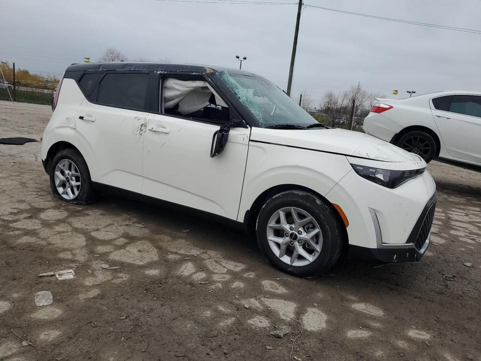 سلام عليكم
سيارة صول للبيع موديل 2025
وارد امريكي حادثها موضح بالصور 
فول مواصفات عدا الفتحة 
تو كولر 
ماشيه 3000 ميل
تحكم ستيرن جهتين 
مانع انزلاق
تحديد مسار
رادارات
وباقي المواصفات 
مكينه 2000 دوش 
بيها صبغ ابيع حزام 
مكان السيارة بغداد المشتل 
السعر 135$ 

***********
