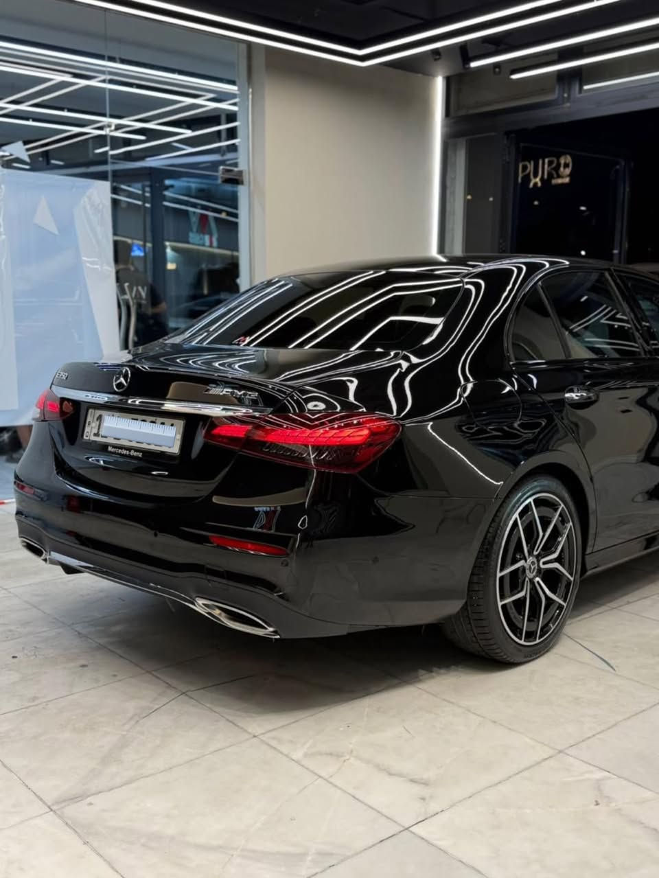 مارسيدس بنز-E350
موديل 2021
تضليل السيارة 
رقم بغداد مميز

وارد امريكي حادث جاملغ خلفي وقبق جنطه (كلش بسيط)
  

المواصفات 1/1 فول الفول الاخير 

فتحه 
بصمه 
بصمه ابواب 
جنطه كهرباء 
بدي AMG اصل بلاد
سستم صوت برومستر 
داخل 64 لون 
رادار امامي 
نقاط عمياء 
شاحن وايرليس 
تحذير تصادم 
كشن تدفئه 
شاشه متصله 
5 كامرات 
انظمه قياده 

بيها هوايه مواصفات معروفه بالمرسيدس فول الفول 
كير محرك كهربائيات مكفولات وع فحص 

العنوان بابل الحله
 
للتواصل والواتساب 
*********** تصال 
*********** واتساب فقط
