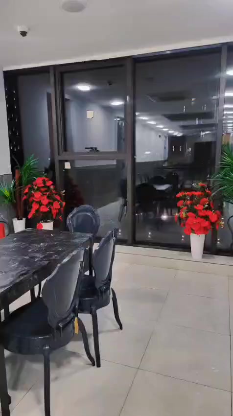 سكن خاص بالطالبات فقط
📍 مؤثث بالكامل و جاهز للسكن فوراً

🔹 الخدمات مشمولة ضمن الإيجار:
✓ كهرباء (خط مدفوع)
✓ ماء
✓ إنترنت
✓ غاز
✓ جم نسائي خاص للطـالـبـات فقط

🔹 الموقع مميز وقريب من:
 • جامعة المأمون
 • جامعة التراث
 • كلية العلوم
 • كلية المنصور
 • معهد المنصور

🔹 بيئة هادئة وآمنة ومناسبة للدراسة

📞 للاستفسار والتواصل:***********
