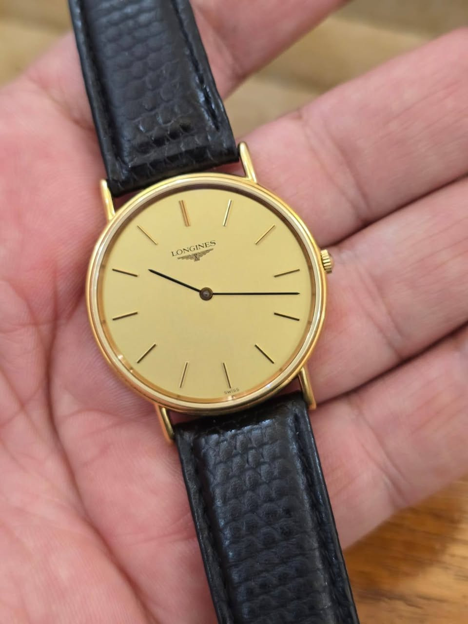 Longines🇨🇭
ساعة لونجين فنتج سويسري اصلي 
  made Swiss🇨🇭
قطعة مخزنة بحالة ممتازة 
القطر 33 ملم 
التشغيل كوارتز 
تغليف ذهب 10 مايكرو 
السير والبوك والعلبة اصلي بحالة الشركة 
النظافة. تامة 
كل عناصر الساعة اصلي غير مستبدلة بحالة 
ممتازة
السعر 250$


**إذا كنت صاحب هذا الإعلان وتريد حذفه لأي سبب، رجاءا أرسل رسالة إلى الدعم الفني**